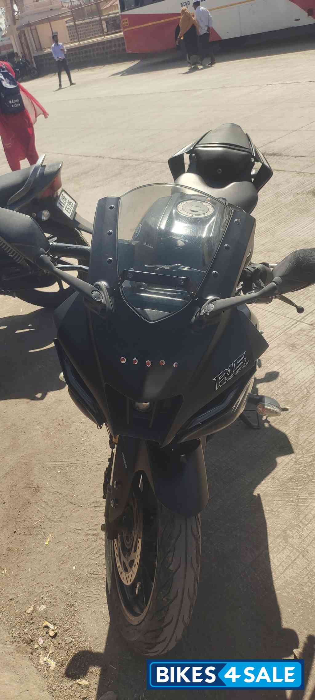 Black Yamaha R15 V4