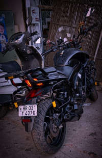 Black Bajaj Dominar 400 Disc