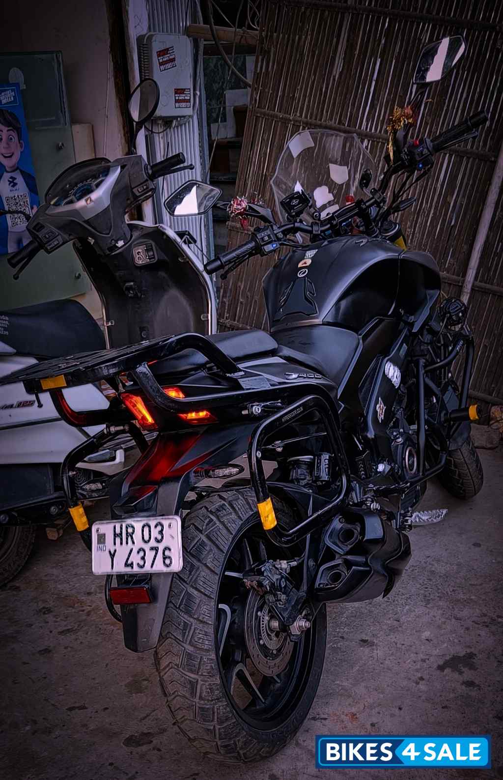 Black Bajaj Dominar 400 Disc