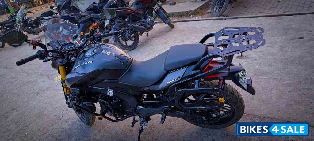 Black Bajaj Dominar 400 Disc