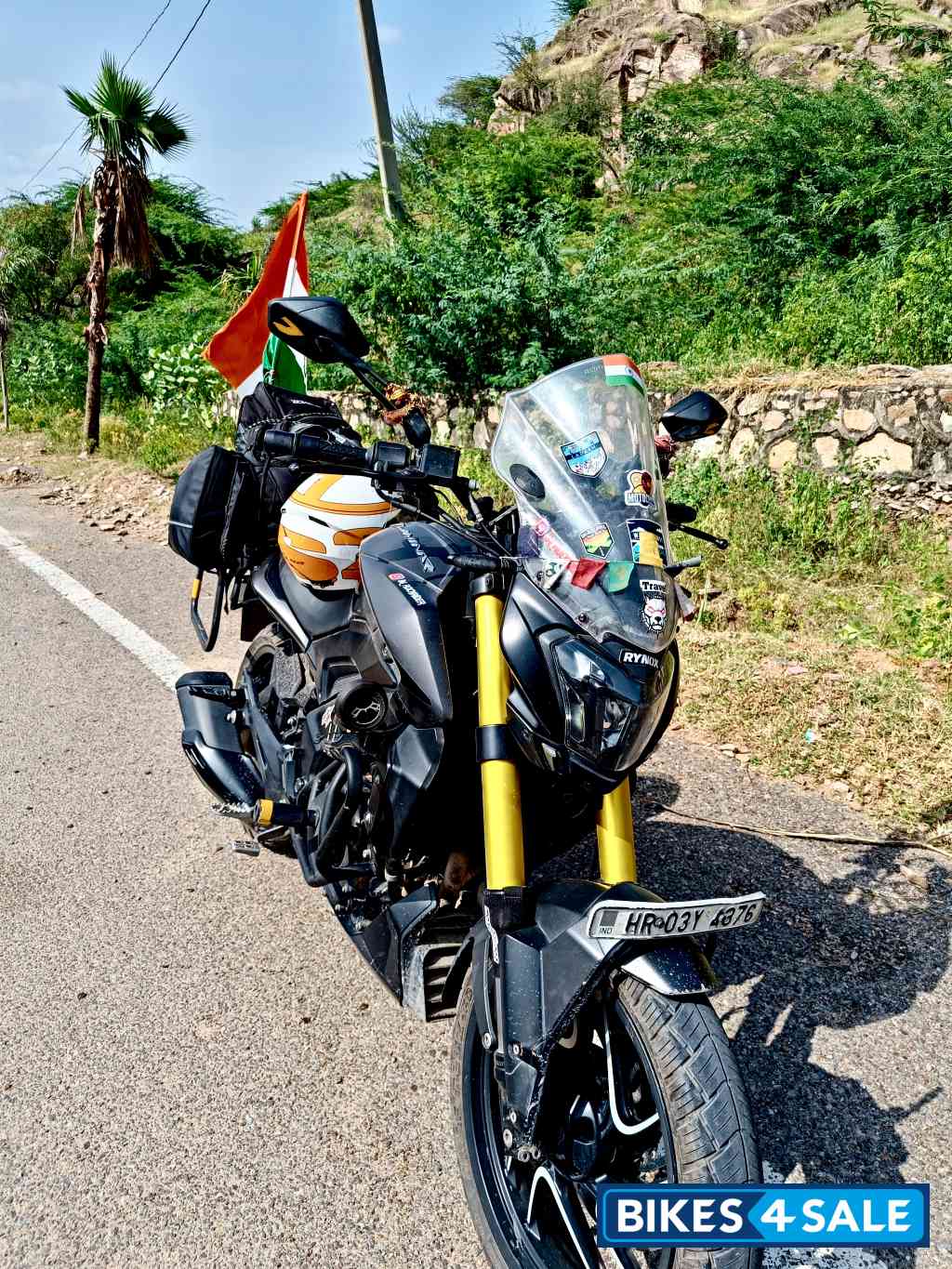 Black Bajaj Dominar 400 Disc