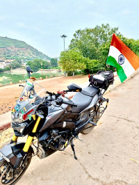 Black Bajaj Dominar 400 Disc