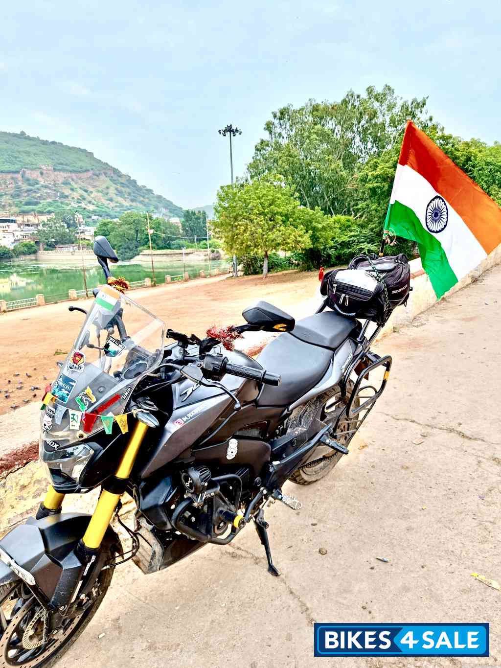 Black Bajaj Dominar 400 Disc