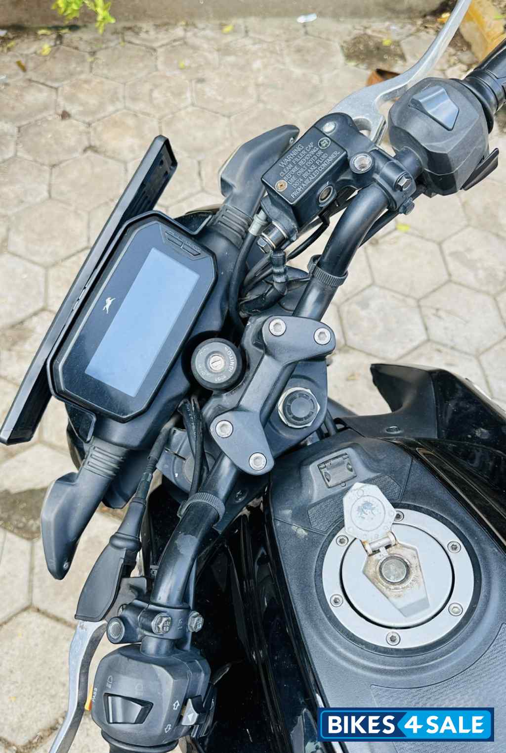 Black TVS Raider 125