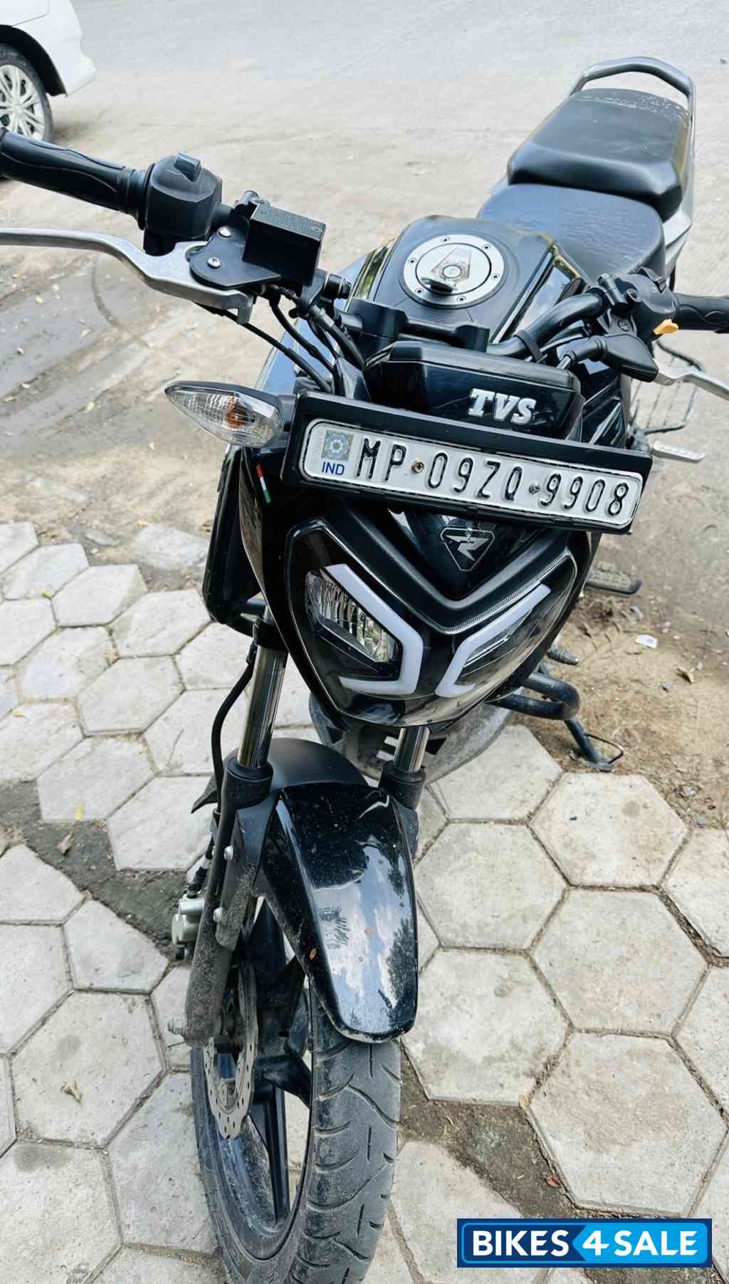 Black TVS Raider 125