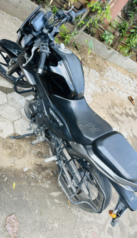 Black TVS Raider 125