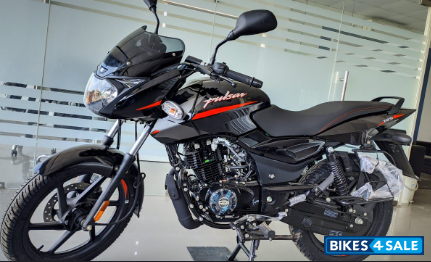 Bajaj Pulsar 125 Neon Disc Single Seat