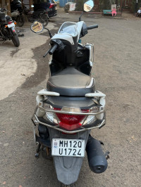 Pearl Amazing White Honda Grazia