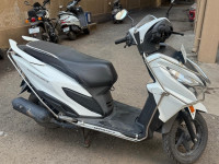 Pearl Amazing White Honda Grazia