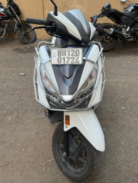 Pearl Amazing White Honda Grazia