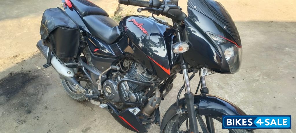 Black Bajaj Pulsar 125 Neon BS6