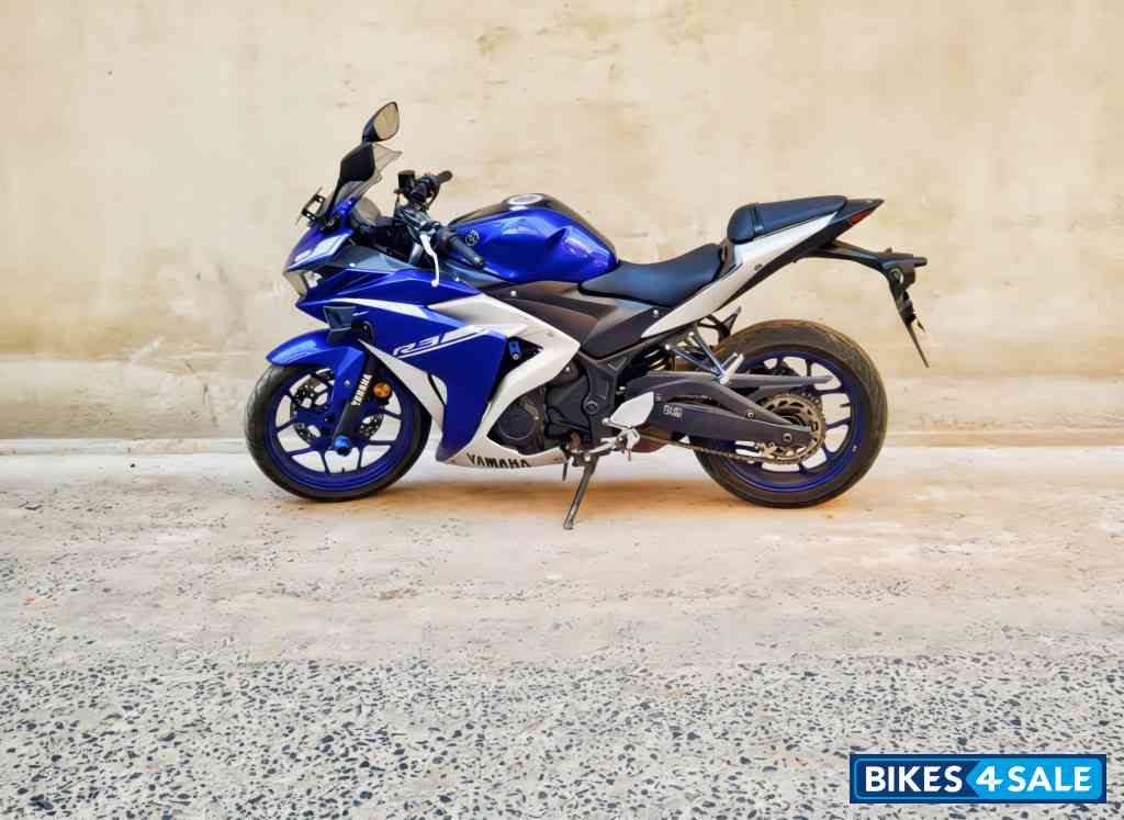 Blue Yamaha R3
