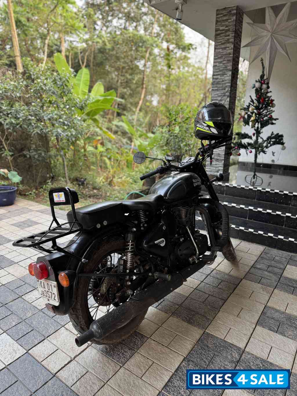 Royal Enfield Classic Stealth Black