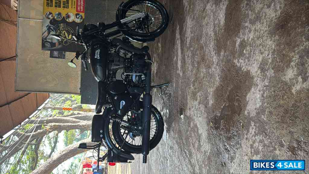 Royal Enfield Classic Stealth Black