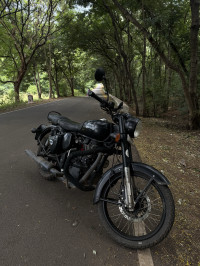 Royal Enfield Classic Stealth Black