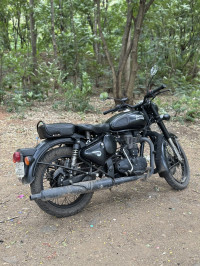 Royal Enfield Classic Stealth Black