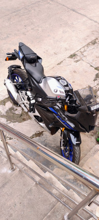 Yamaha R15M