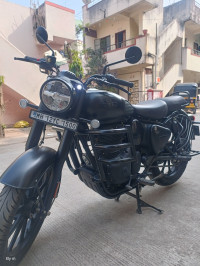 Stealth Black Royal Enfield Classic 350 Dual Channel BS6