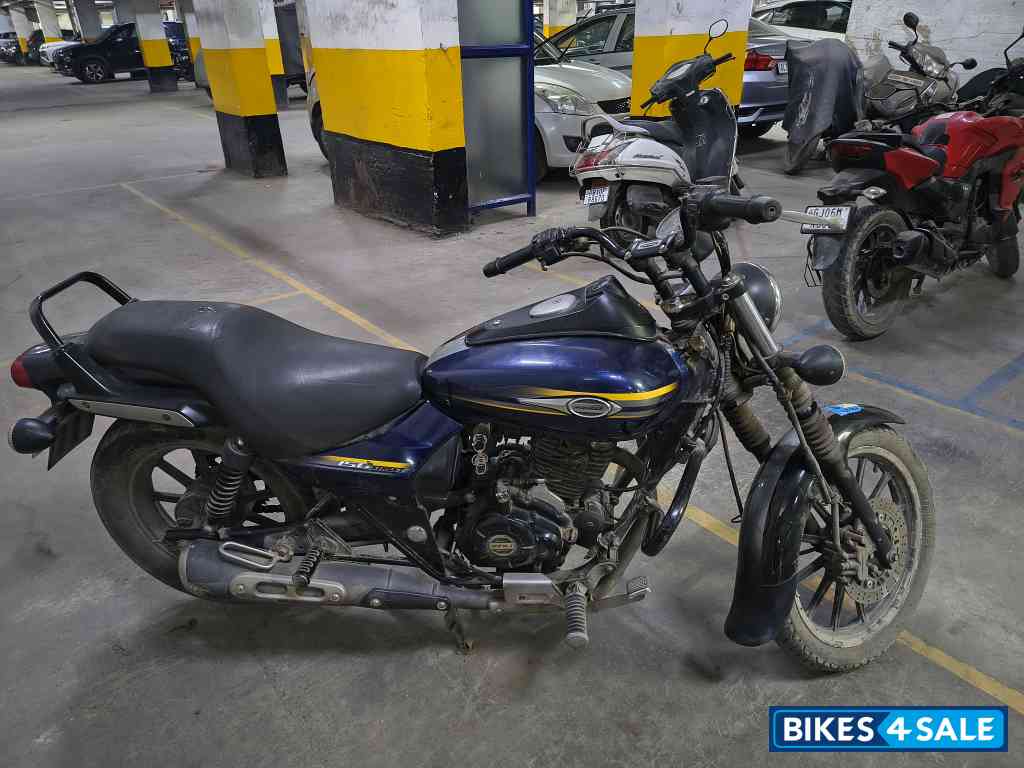 Blue Bajaj Avenger Street 150