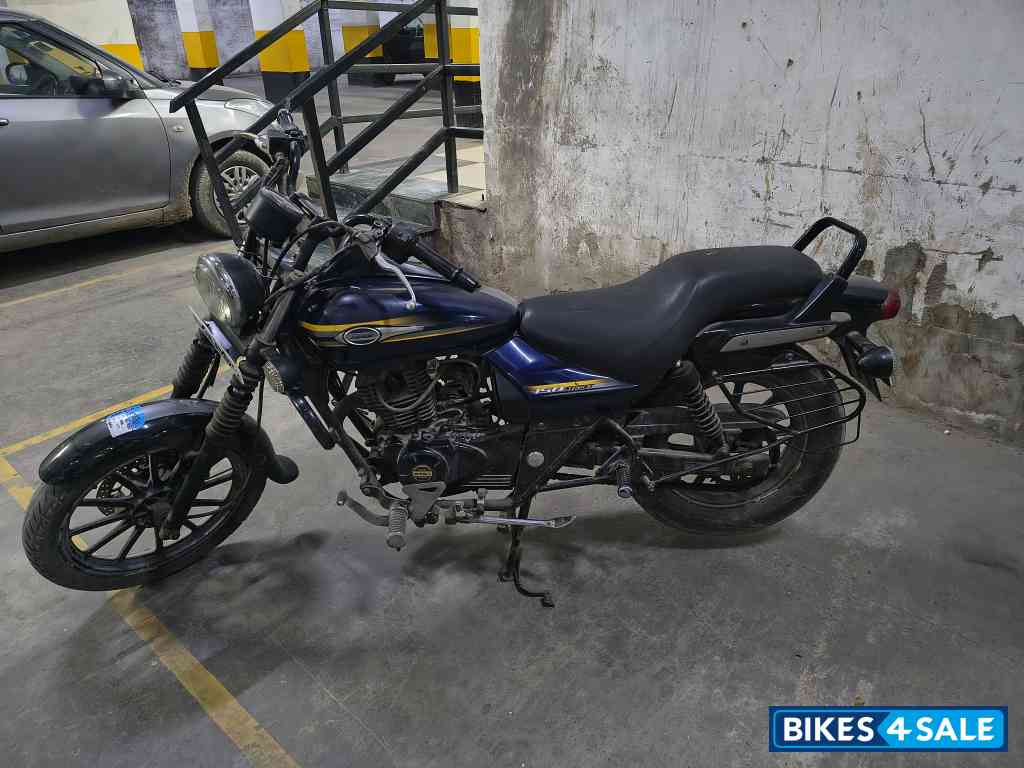 Blue Bajaj Avenger Street 150