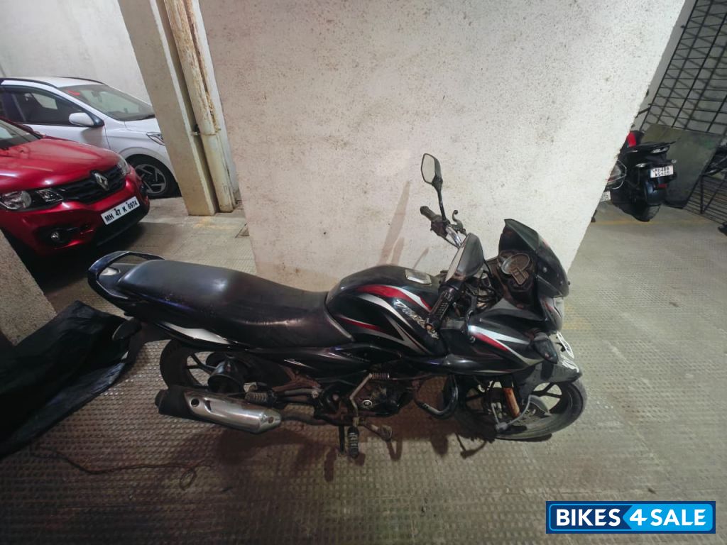 Black Bajaj Discover 150 F
