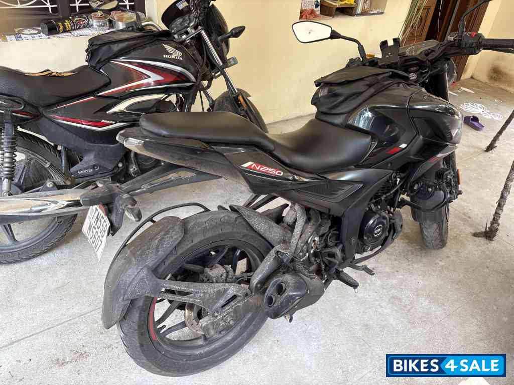 Bajaj Pulsar N250 Dual Channel ABS