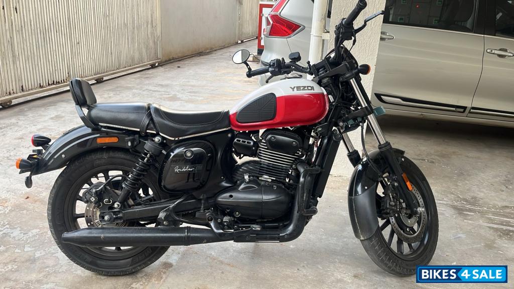 Red White Combination Yezdi Roadster Dual Tone