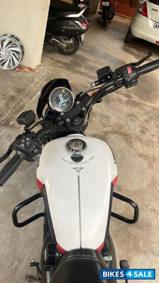 Red White Combination Yezdi Roadster Dual Tone