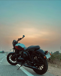 Red White Combination Yezdi Roadster Dual Tone