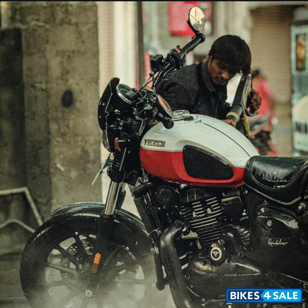 Red White Combination Yezdi Roadster Dual Tone