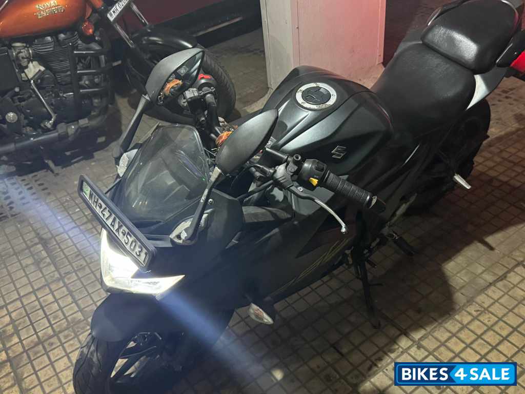 Matt Black Suzuki Gixxer SF 250 Matt Black Suzuki Gixxer SF 250