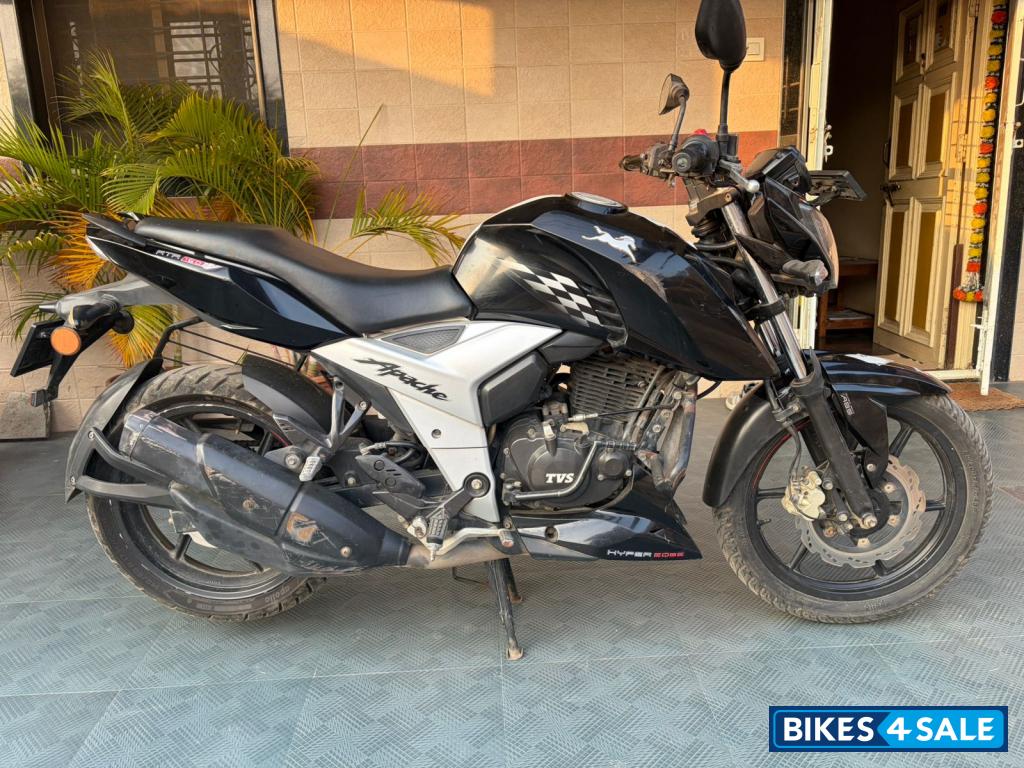 Black TVS Apache RTR 160 4V