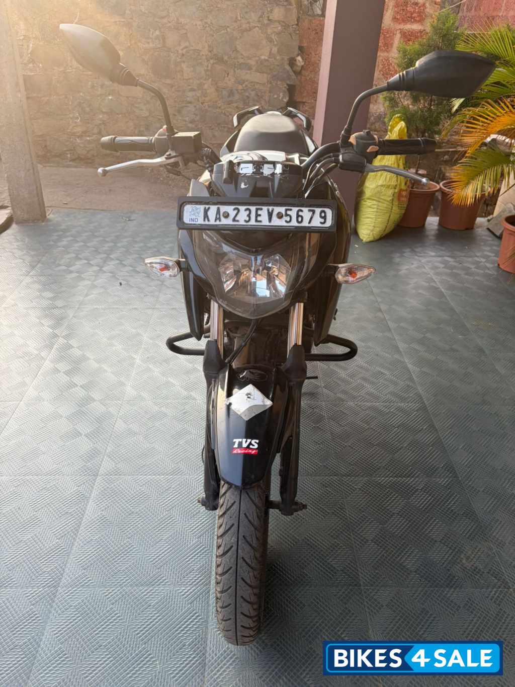 Black TVS Apache RTR 160 4V