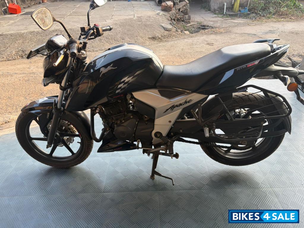 Black TVS Apache RTR 160 4V