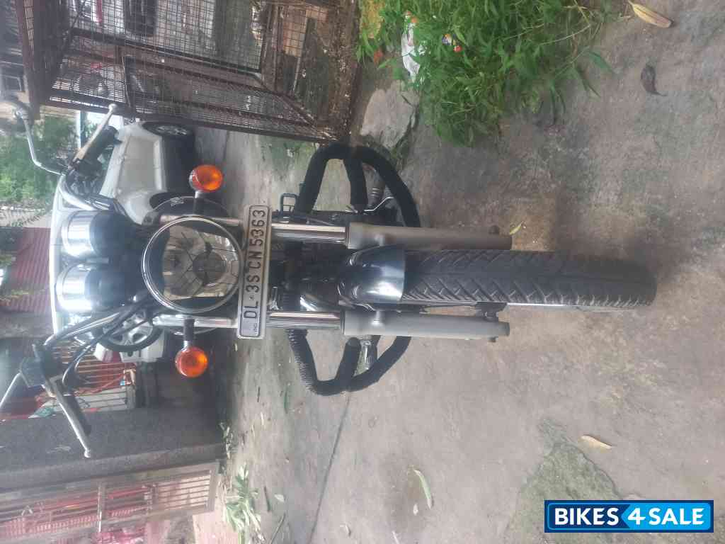 Black Royal Enfield Thunderbird 500