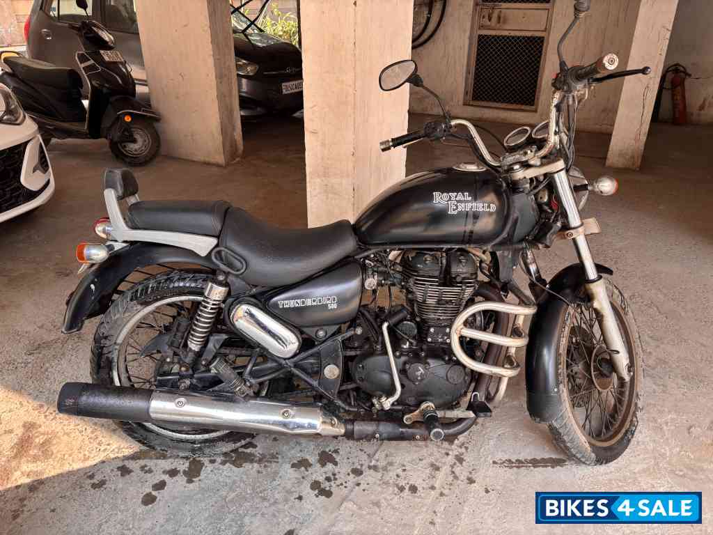 Black Royal Enfield Thunderbird 500