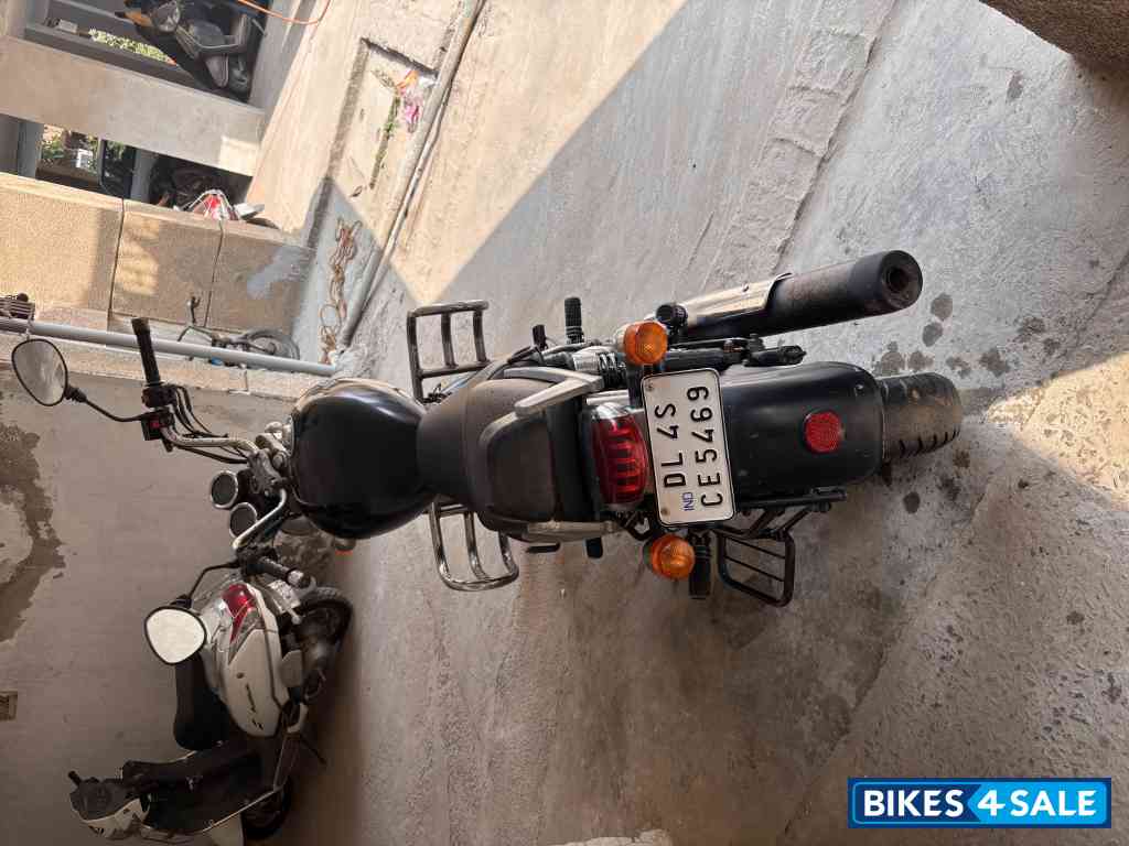 Black Royal Enfield Thunderbird 500