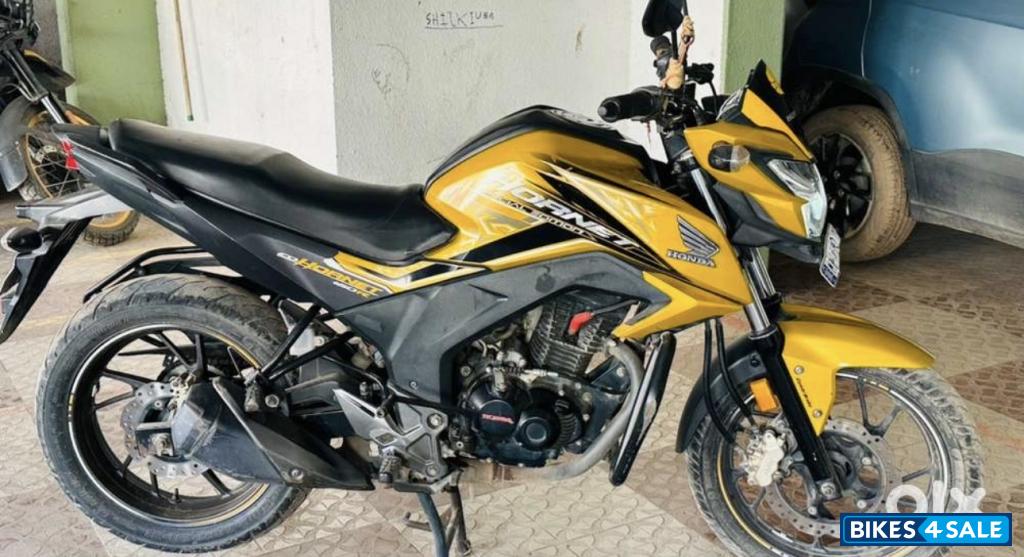 Yellow Honda CB Hornet 160R