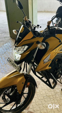 Yellow Honda CB Hornet 160R