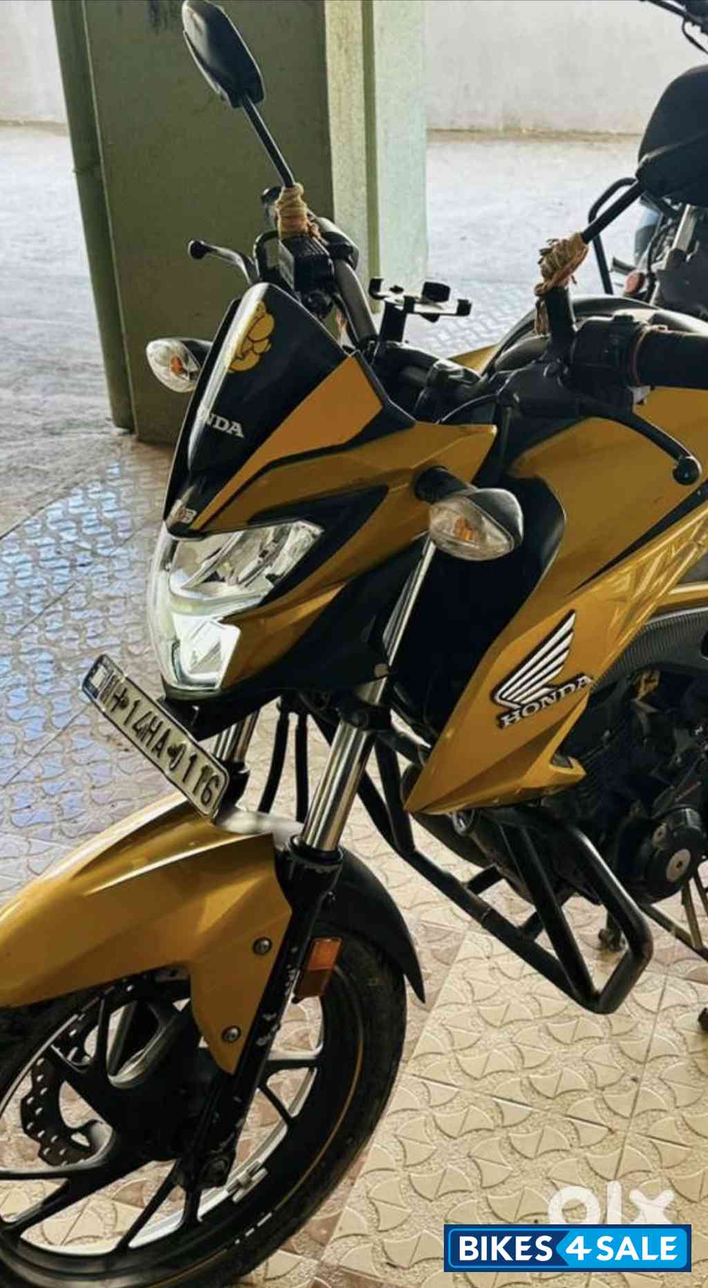Yellow Honda CB Hornet 160R