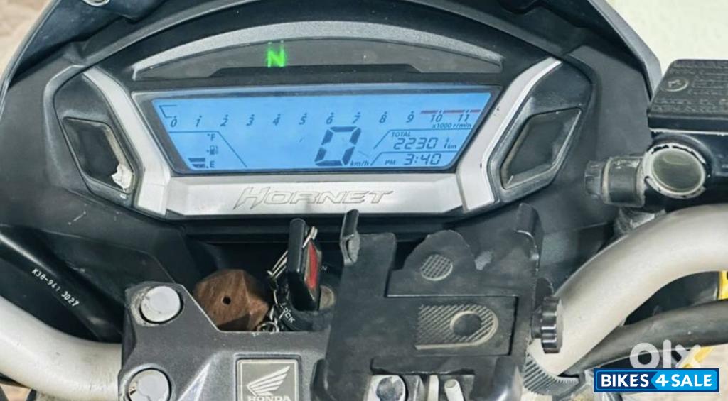 Yellow Honda CB Hornet 160R