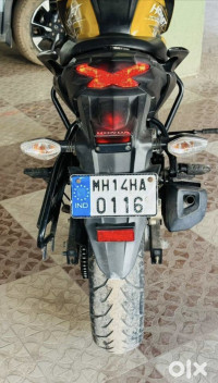 Yellow Honda CB Hornet 160R