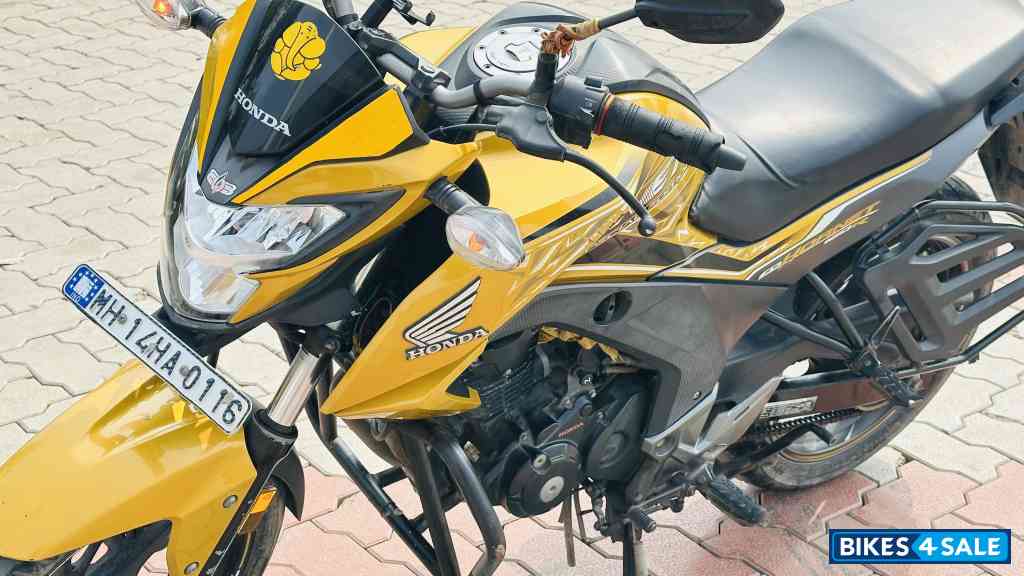 Yellow Honda CB Hornet 160R