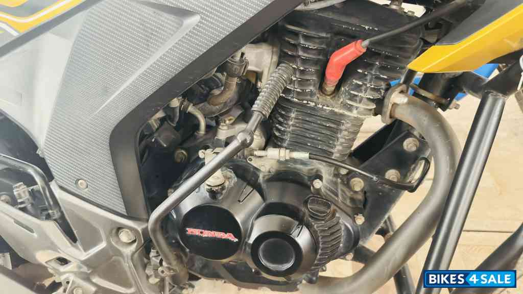 Yellow Honda CB Hornet 160R