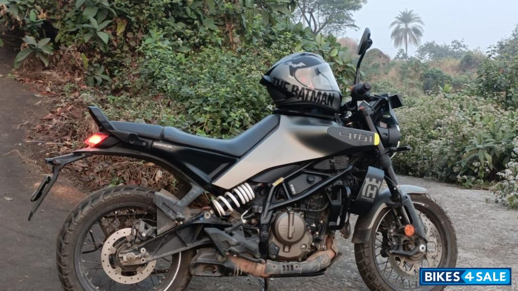 Dark Green Husqvarna Svartpilen 401 2024