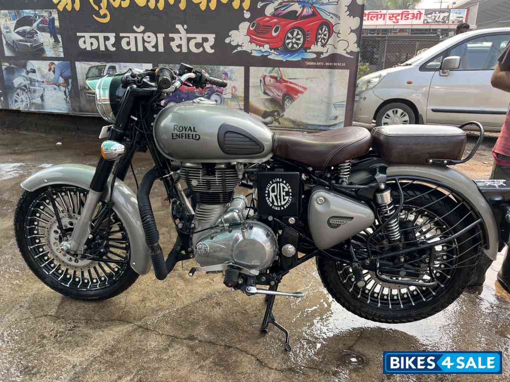 Gunmetal Grey Royal Enfield Classic 350