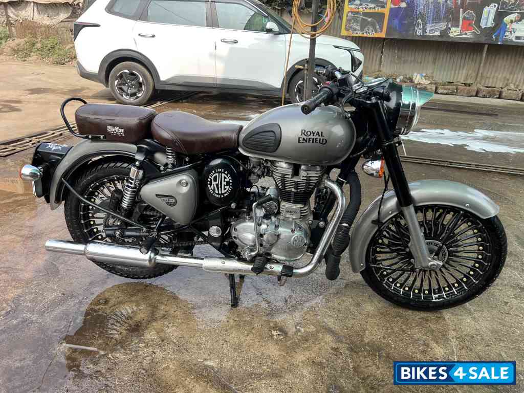 Gunmetal Grey Royal Enfield Classic 350