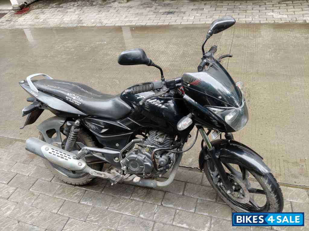 Black Bajaj Pulsar 150