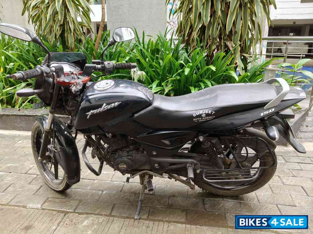 Black Bajaj Pulsar 150
