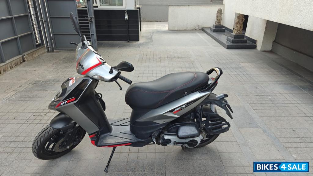 Silver Aprilia SR 125